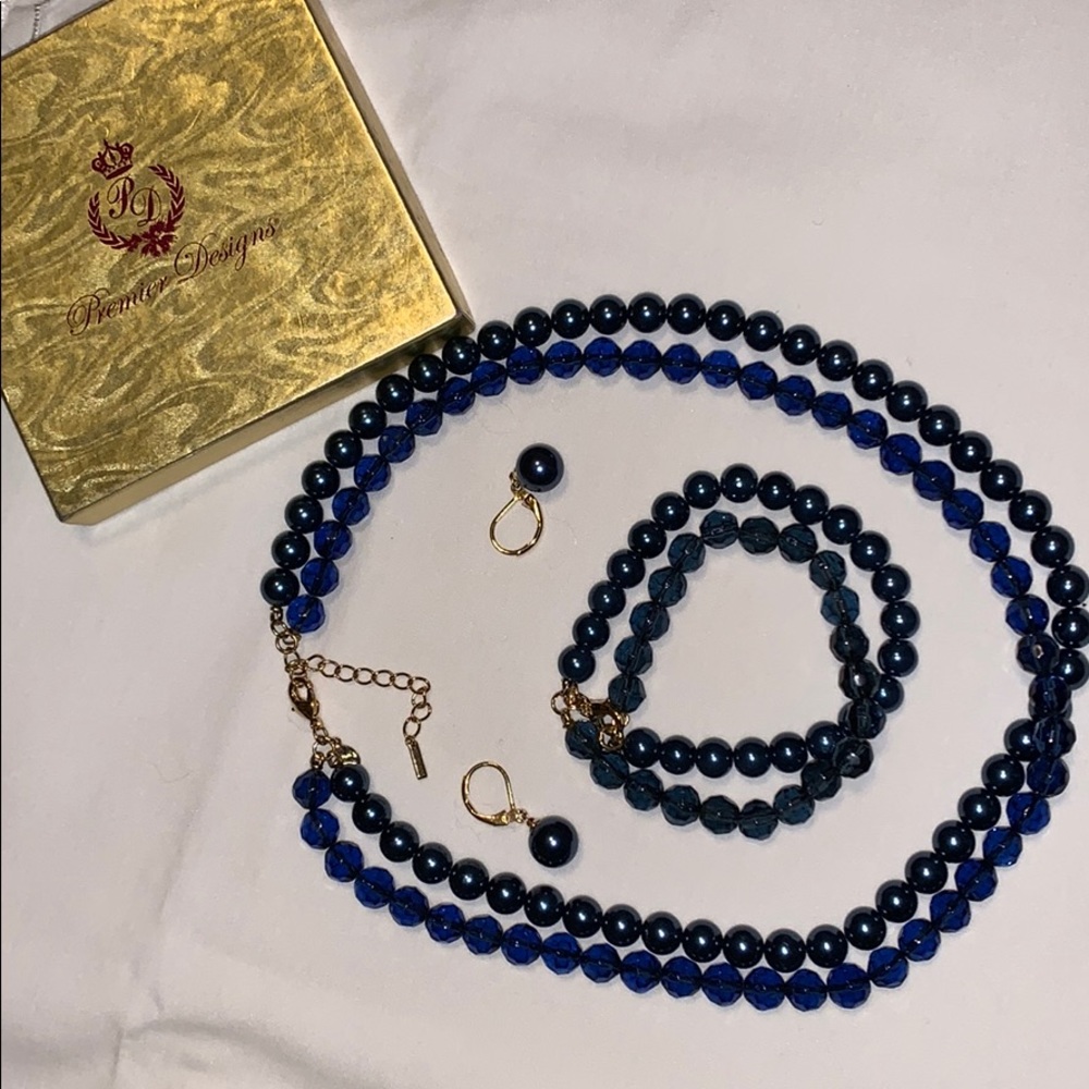 Premier Designs Indigo Faux Pearl/Bead Necklace